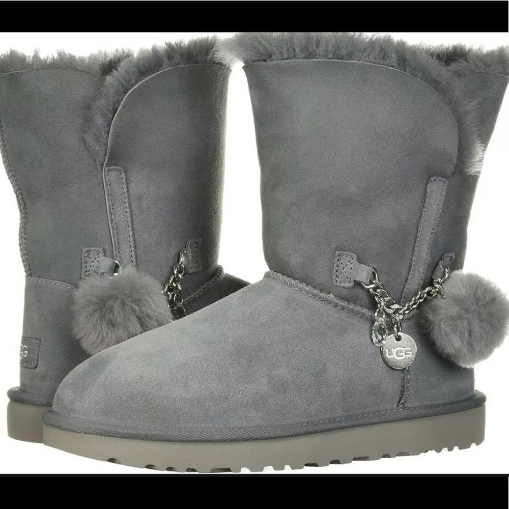 UGG Australia Women's Classic Short Charm Gray Sheepskin Leather Boots Size 10
